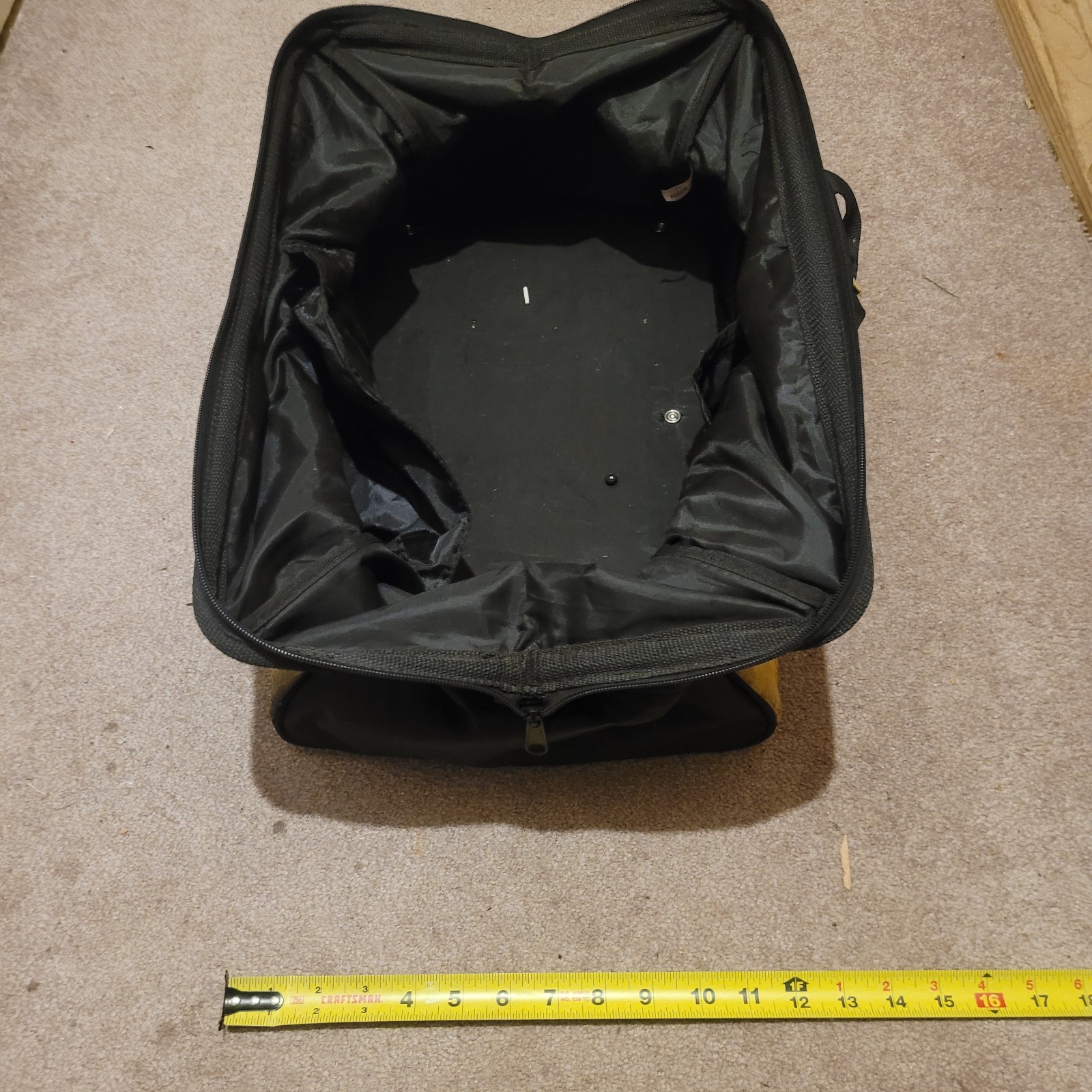 DEWALT 19 in Black/Yellow Tool Bag Zipper Closure with Handle