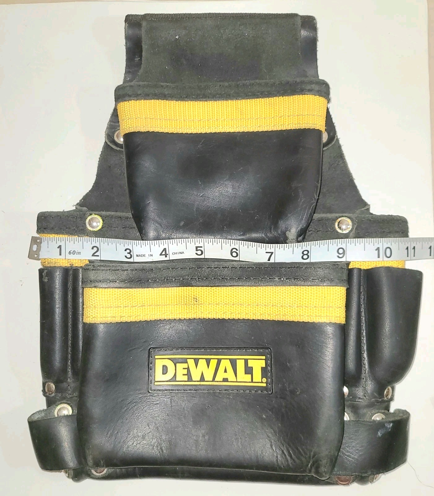 DeWalt D5107 Carpenter’s Heavy Duty Nail Bag Top Grain Leather