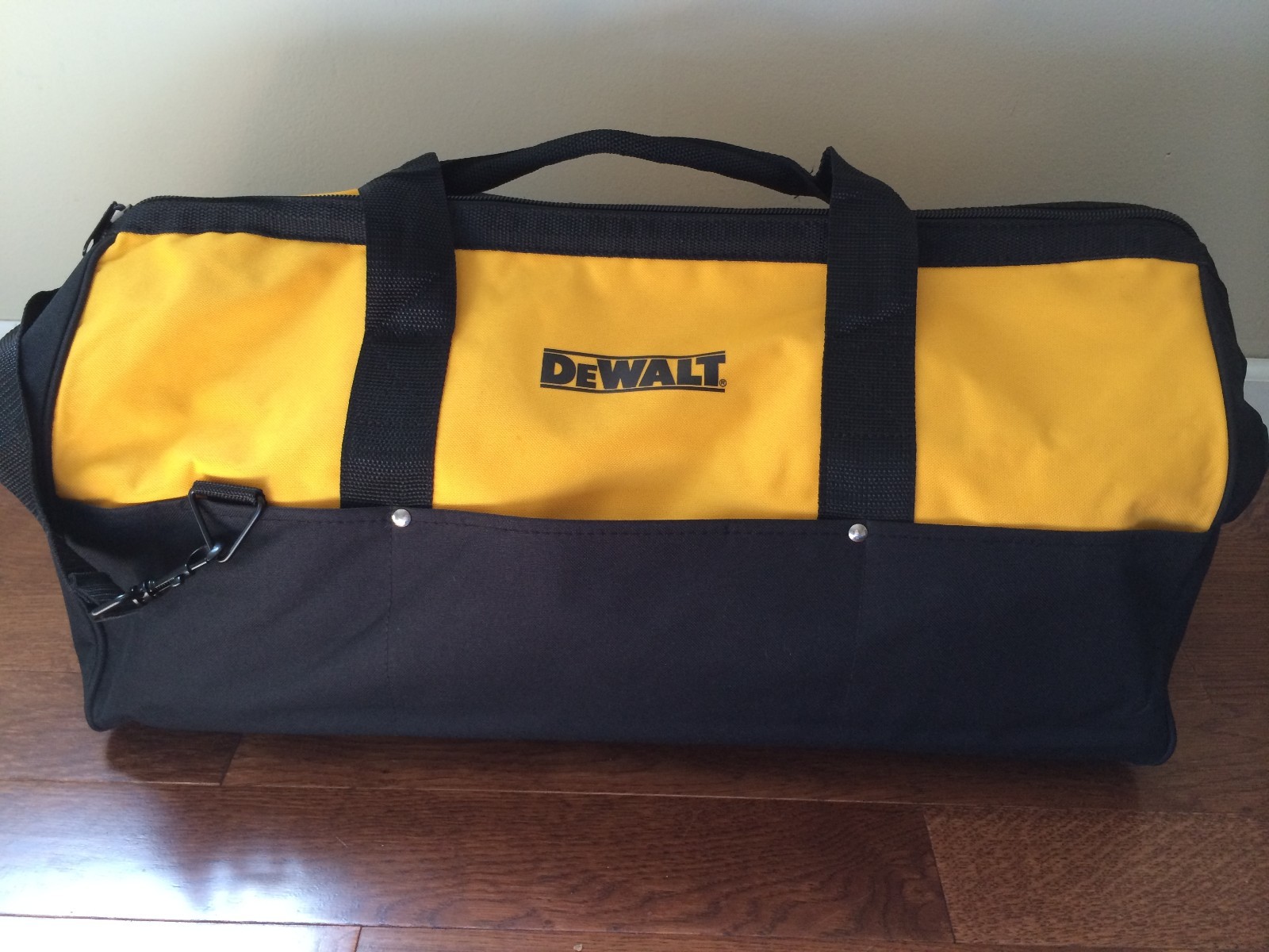 Brand New DeWALT Large Tool Bag Contractor Bag 24″x 12″x 12″ Made For 6 Tool Kit