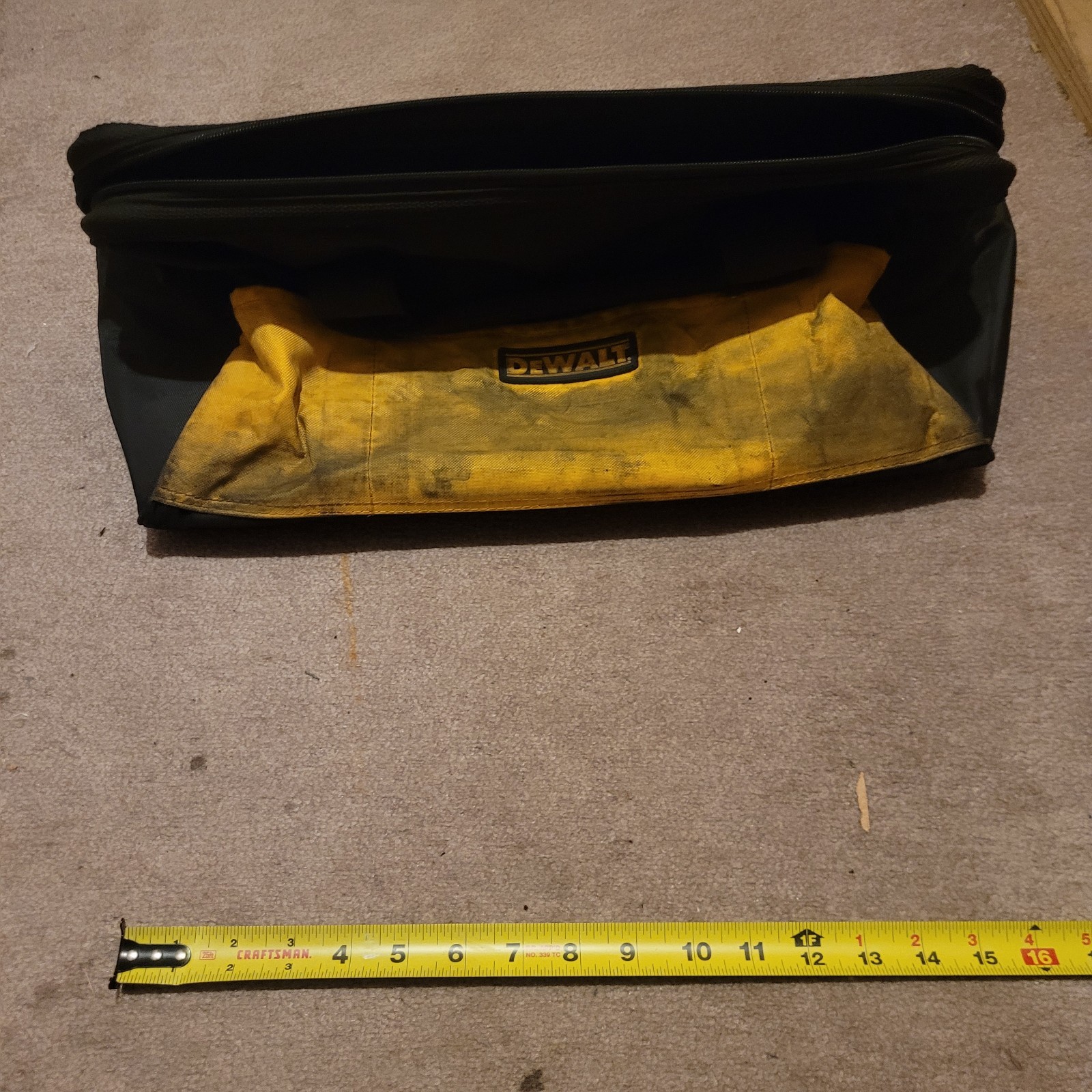 DEWALT 19 in Black/Yellow Tool Bag Zipper Closure with Handle