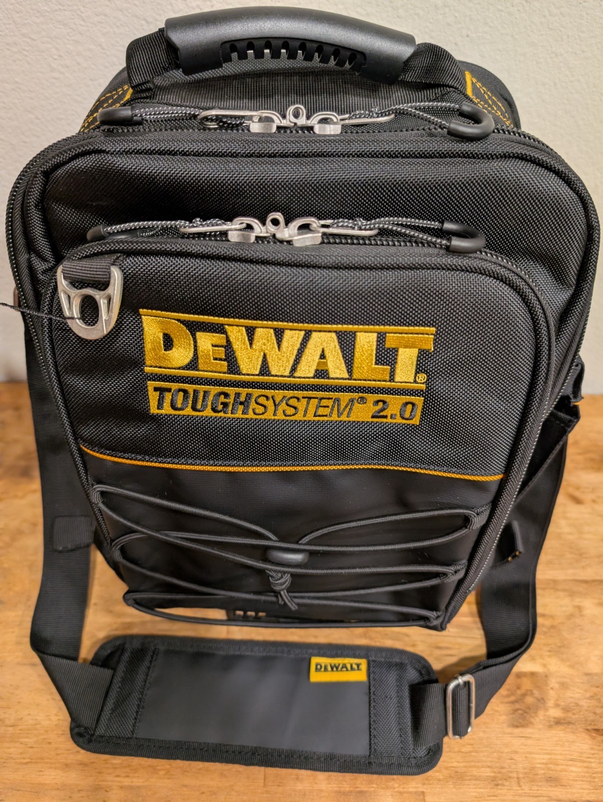 DeWALT (DWST08025) TOUGHSYSTEM 2.0 1680D 11″x 15″ in Compact Tool Bag 25 Pockets