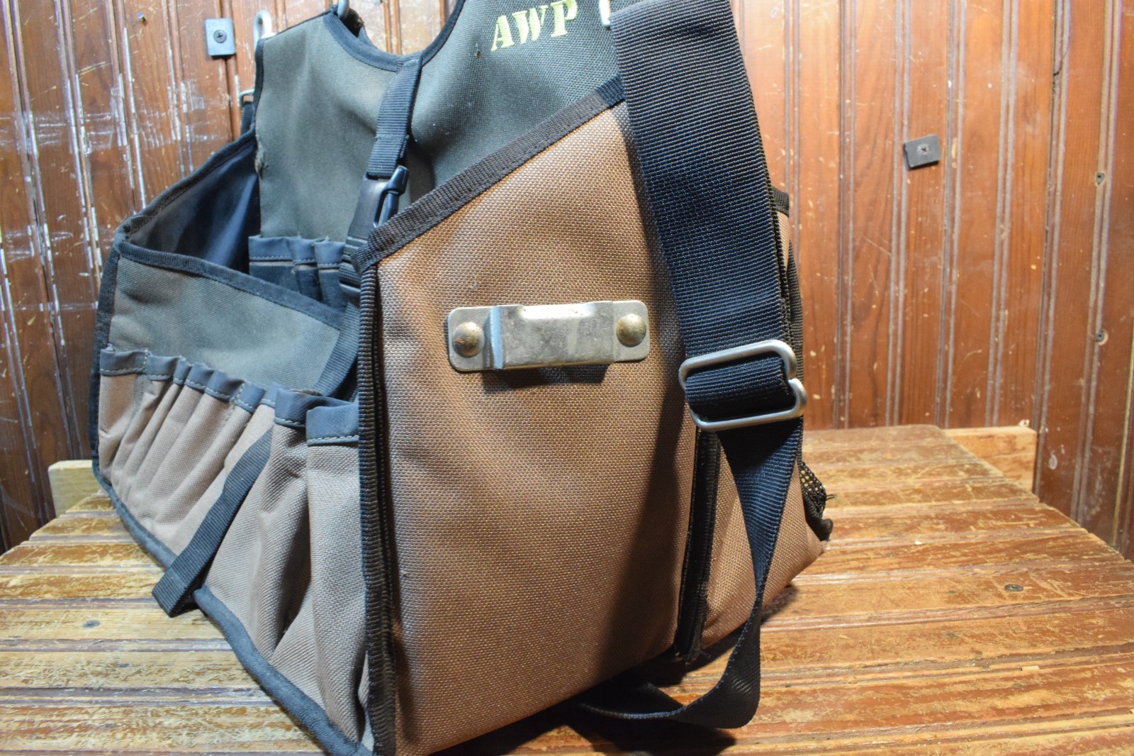 AWP 15″ TOOL BAG 23 COMPARTMENTS FIXED HANDLE SHOULDER SLING TAPE MEASURE LOOP