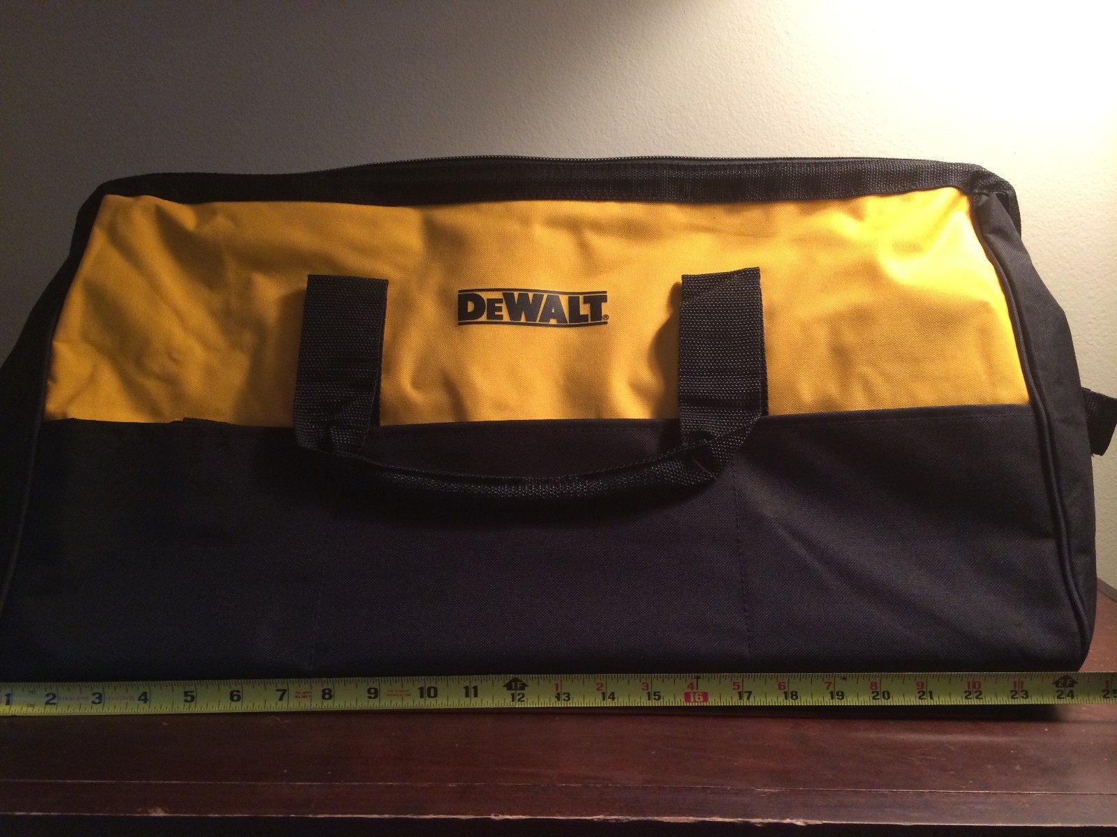 Brand New DeWALT Large Tool Bag Contractor Bag 24″x 12″x 12″ Made For 6 Tool Kit