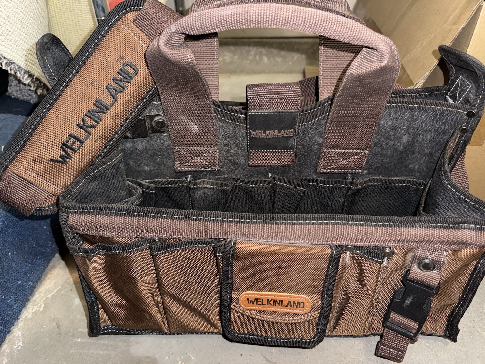 WELKINLAND 20-Pockets Tool Tote Bag, 16″ Electrician Black/Brown