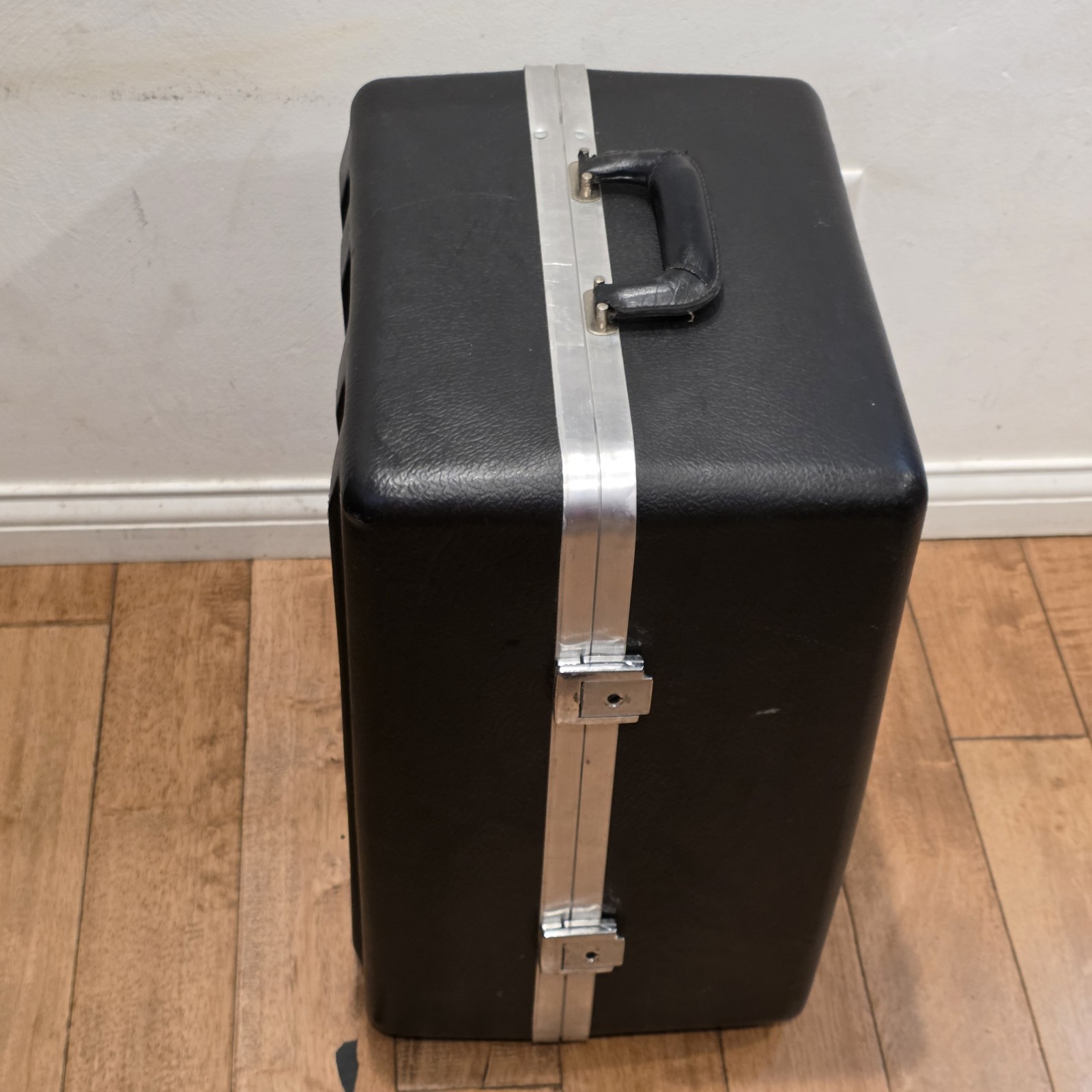 Heavy Duty Chicago Case Company Black Travel Case 21″x17″x13″ With Keys