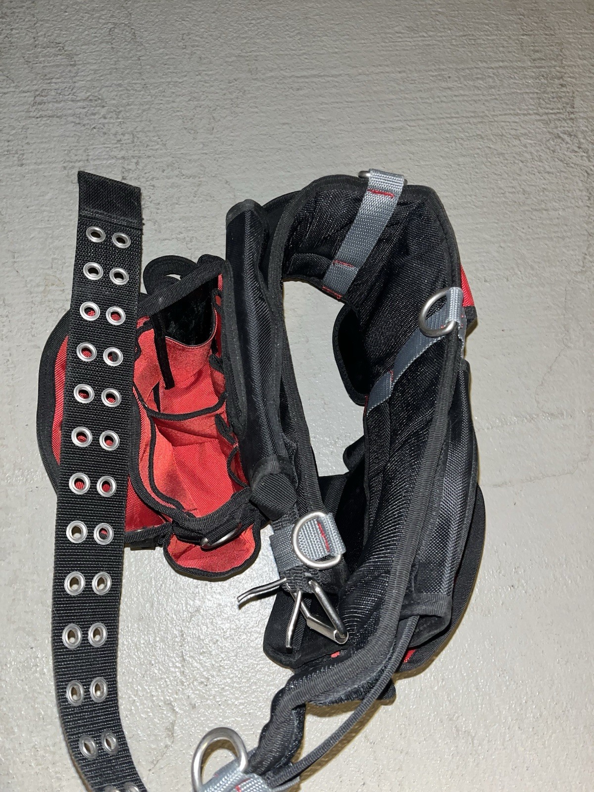 Milwaukee 48-22-8110 29-Pocket Electricians Adjustable Tool Bag Belt barley used