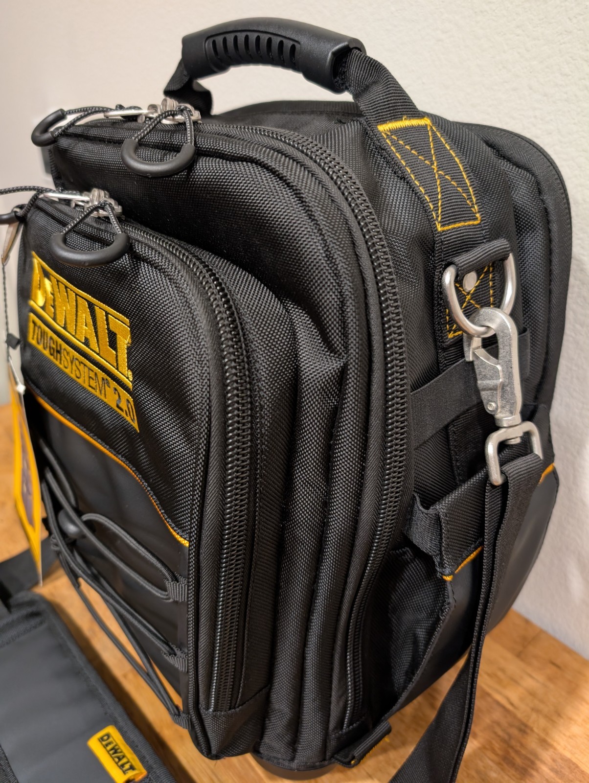 DeWALT (DWST08025) TOUGHSYSTEM 2.0 1680D 11″x 15″ in Compact Tool Bag 25 Pockets