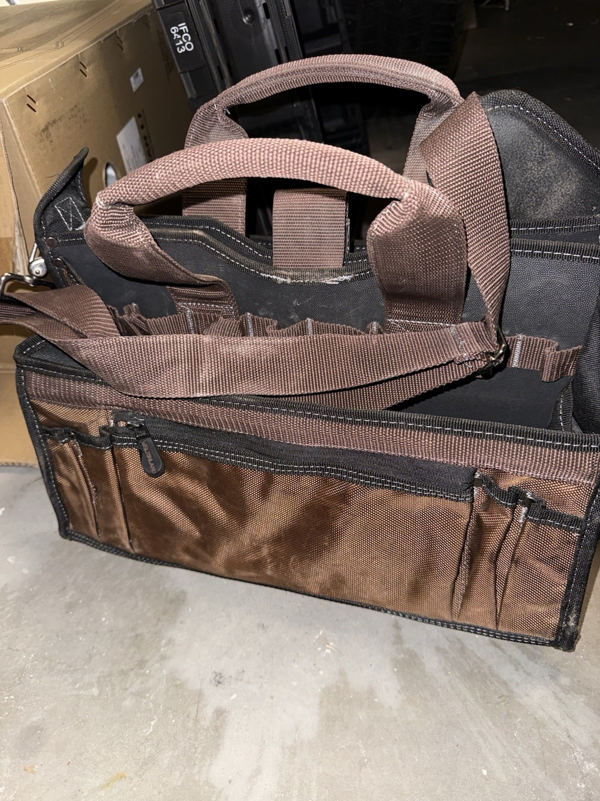 WELKINLAND 20-Pockets Tool Tote Bag, 16″ Electrician Black/Brown