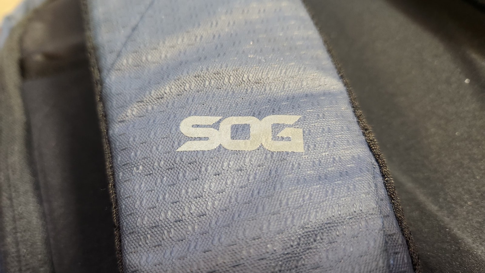 SOG Surrept/36 CS Travel Pack discreet EDC concealment hook and loop