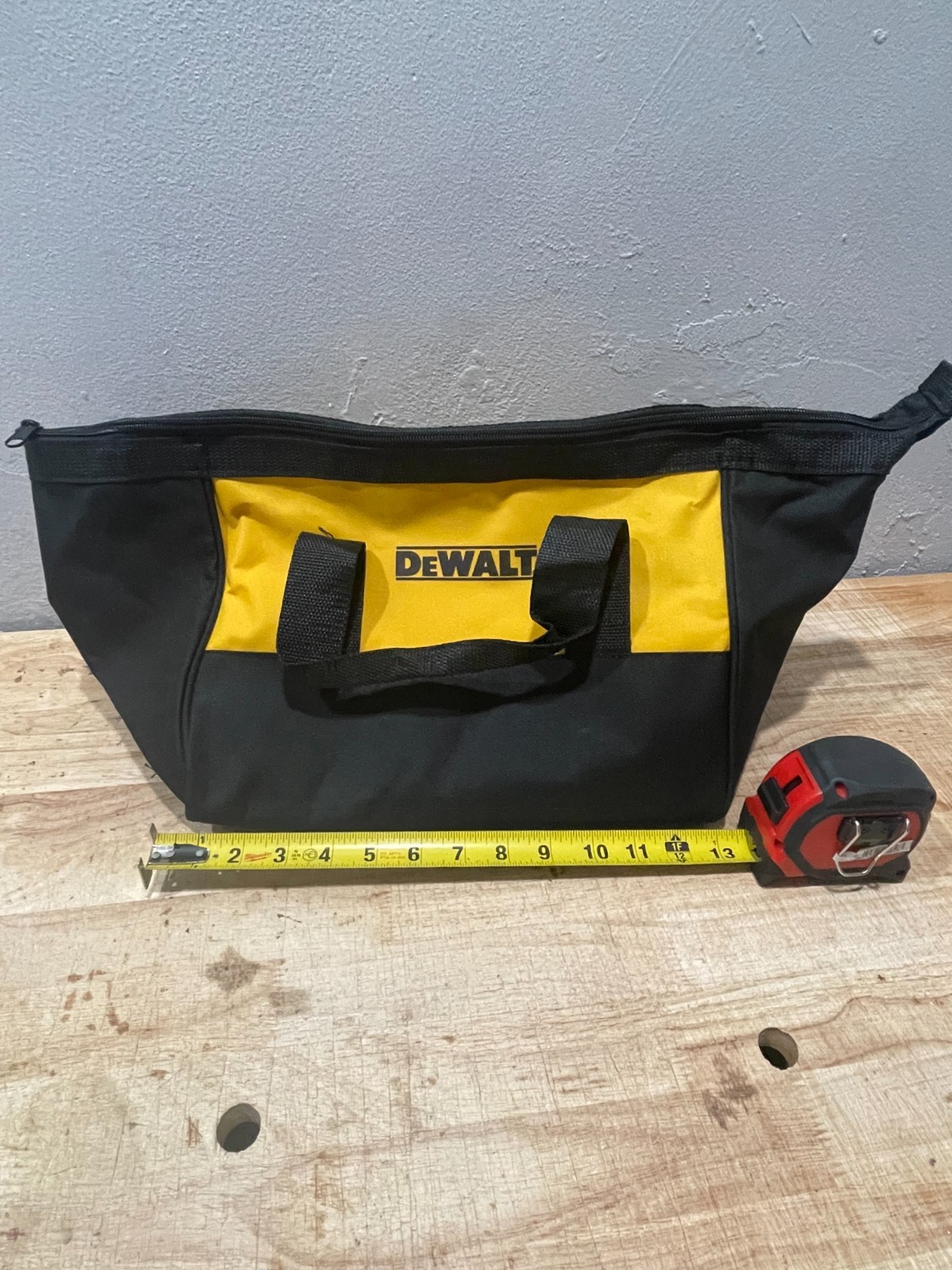 Dewalt 13″ Tool Bag Balistic Nylon With Zipper Closure 13 x 10 x 10