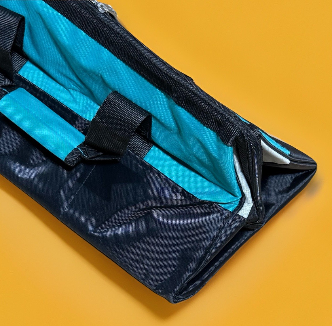 Makita 831271-6 21″ X 12″ Contractor Tool Bag – BLUE/LIGHT GRAY/BLACK