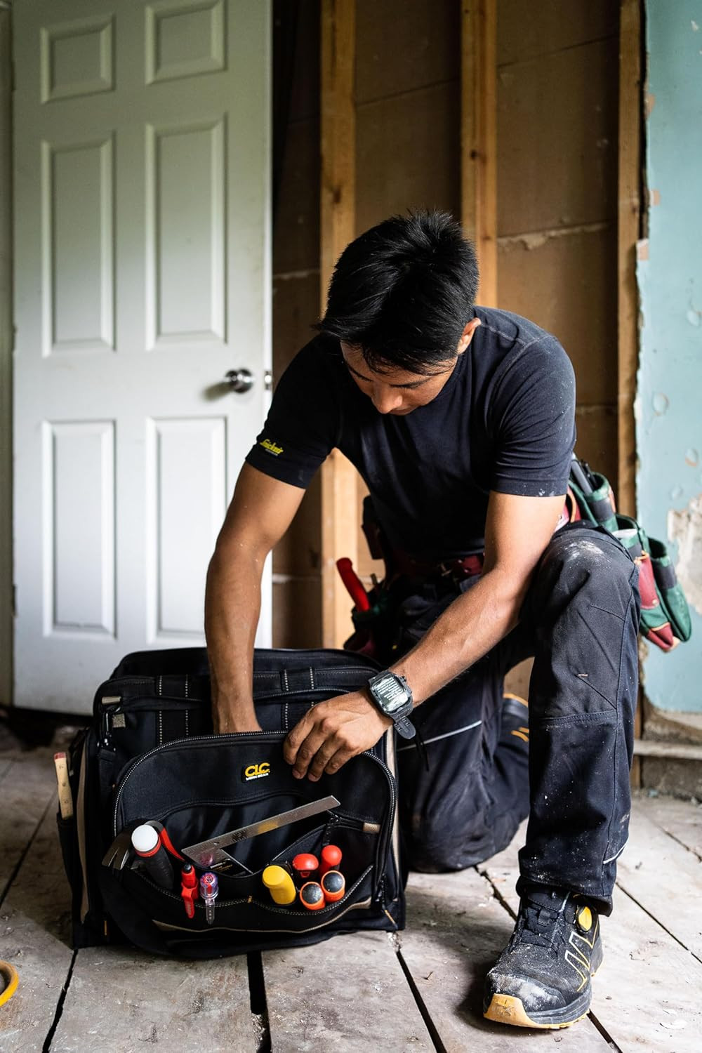 50 Pocket Multi-Compartment Tool Bag – Organize Your Tools Efficiently!