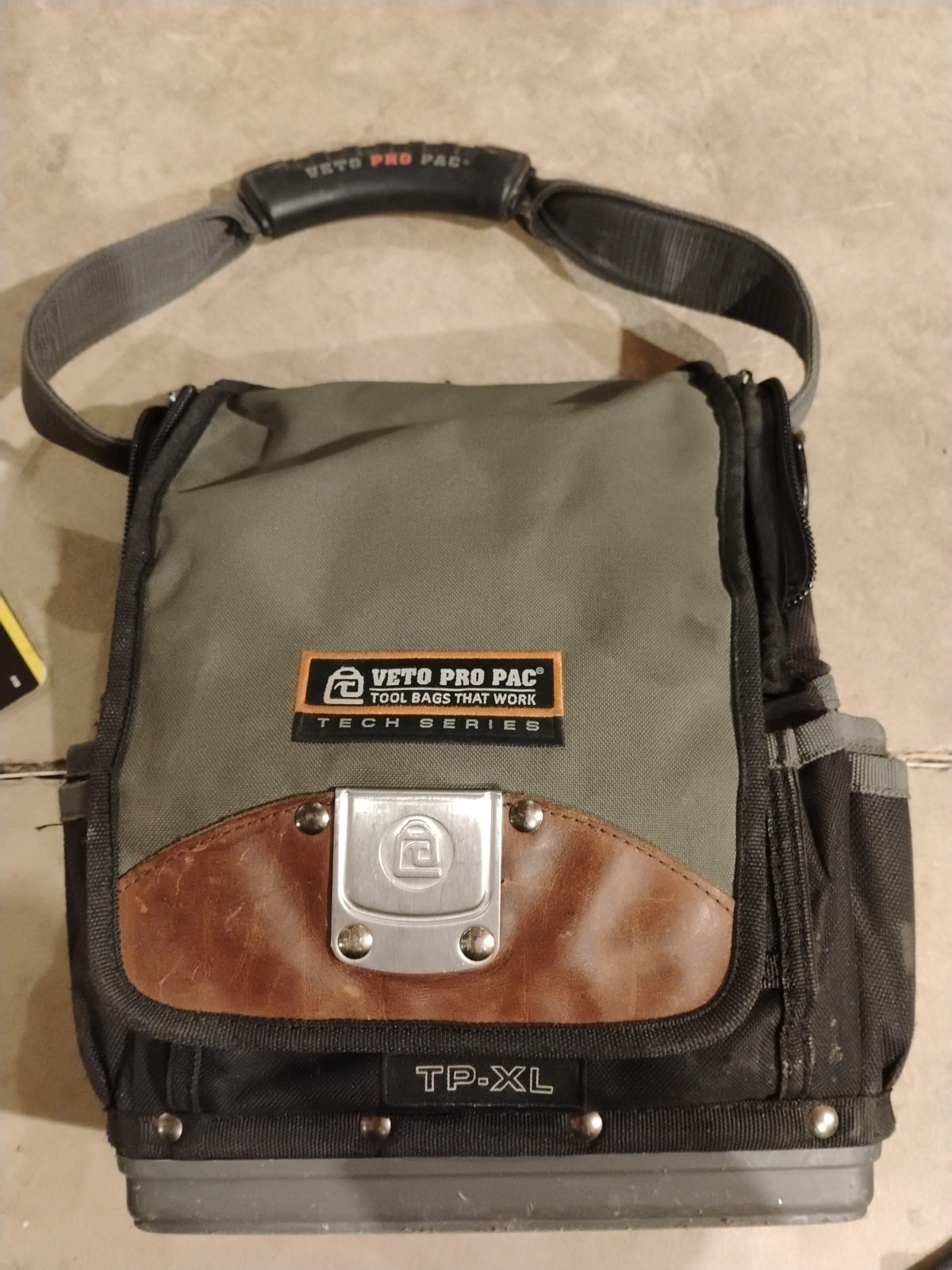 Veto Pro Pac TP-XL Tool Bag With Bonus Klein Tools 5141 & 5139 Canvas Pouch