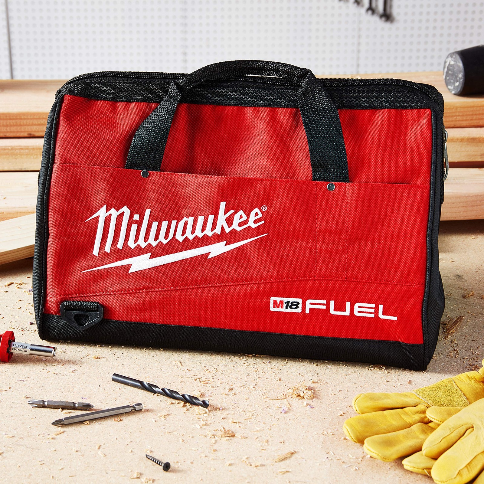 Milwaukee 16″ Bag 438 cubic inches, Black, Red