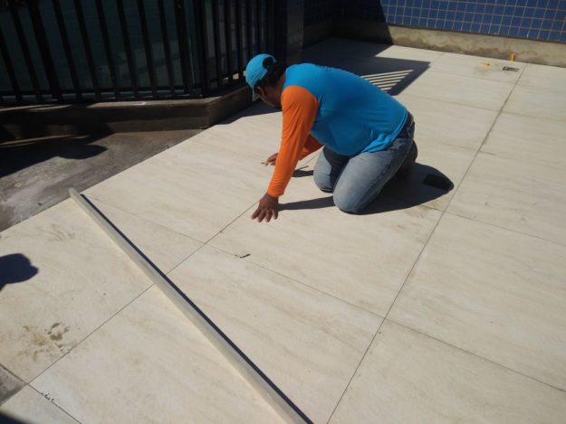 assentamento de piso porcelanato